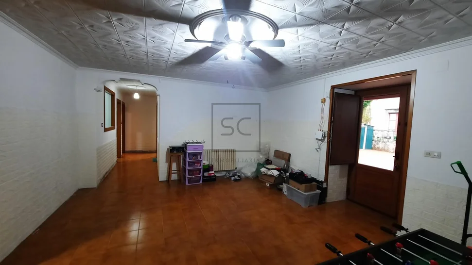 Chalet adosado con finca en Neda