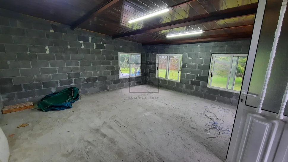 Chalet adosado con finca en neda