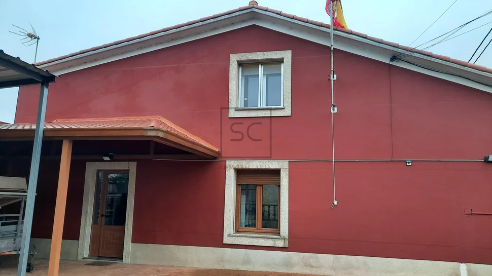 Chalet adosado con finca en neda