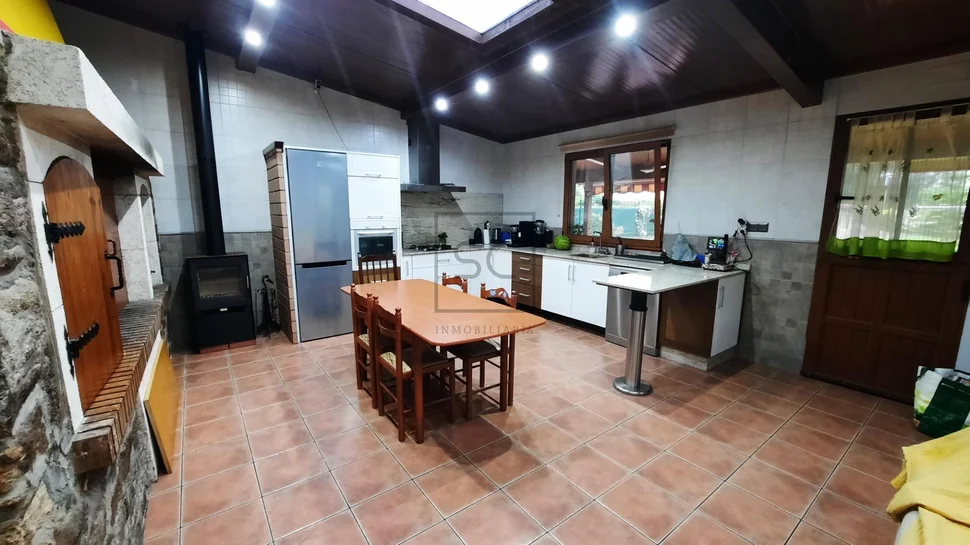 Chalet adosado con finca en neda