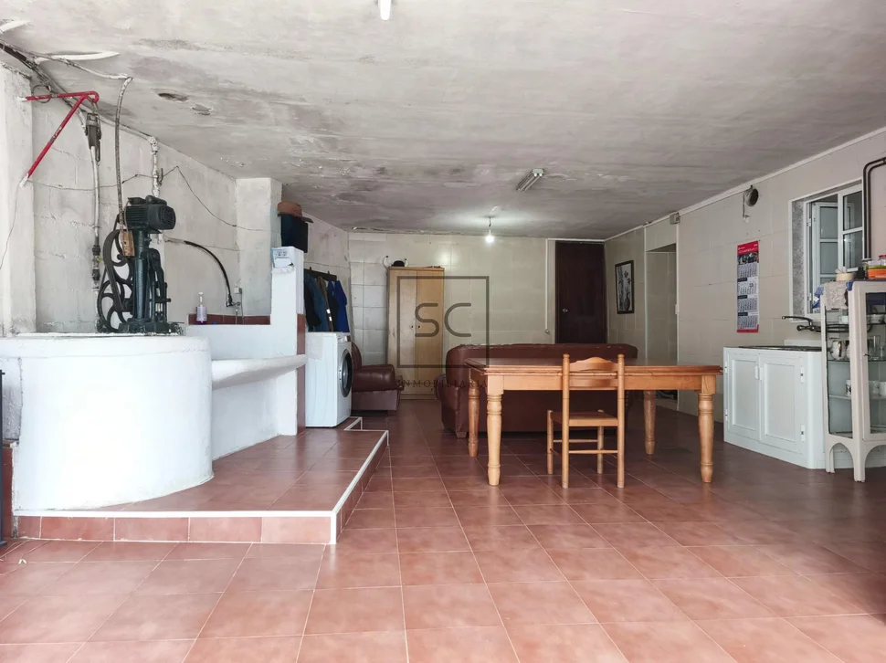 Casa con finca, bodegas y garaje en San Juan de Piñeiro, Mugardos.