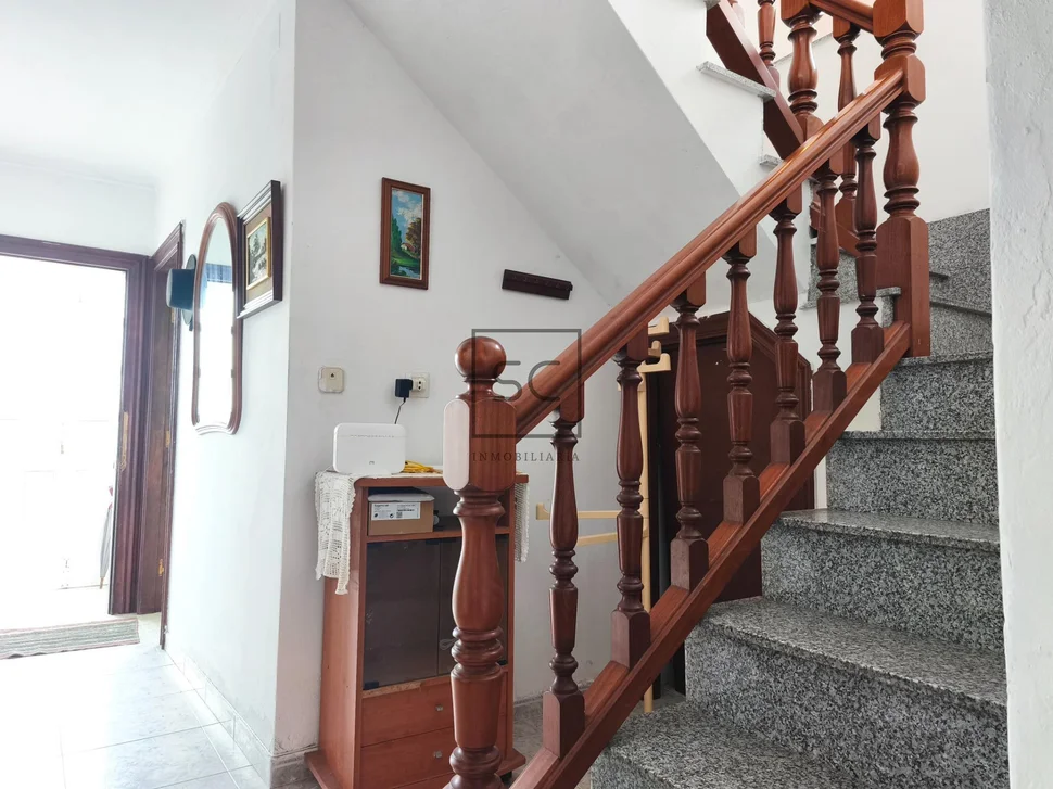 Casa con finca, bodegas y garaje en San Juan de Piñeiro, Mugardos.