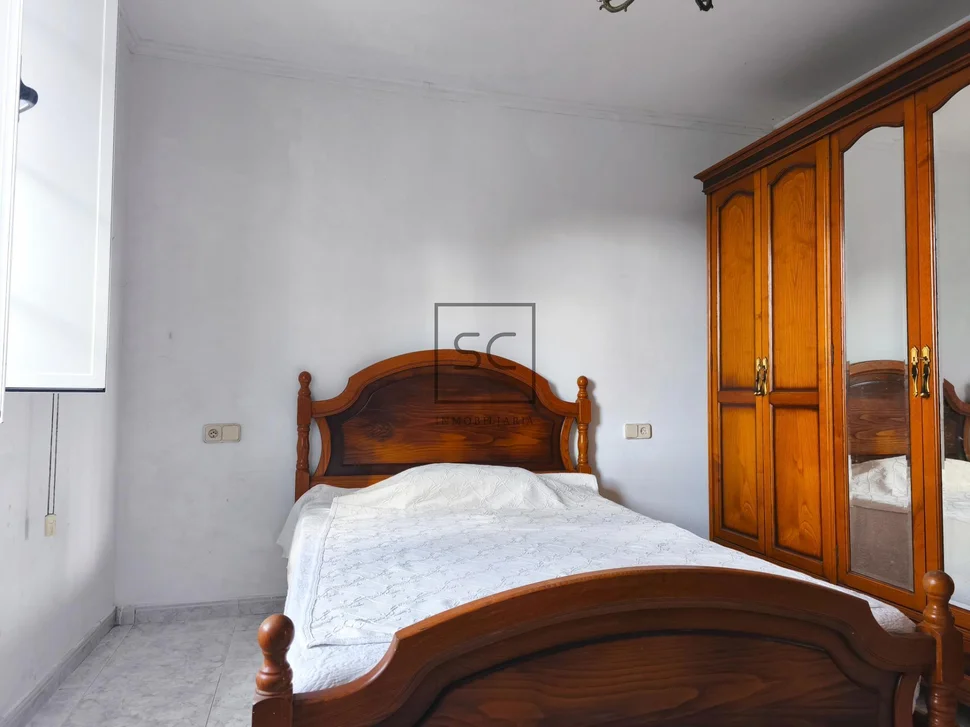 Casa con finca, bodegas y garaje en San Juan de Piñeiro, Mugardos.
