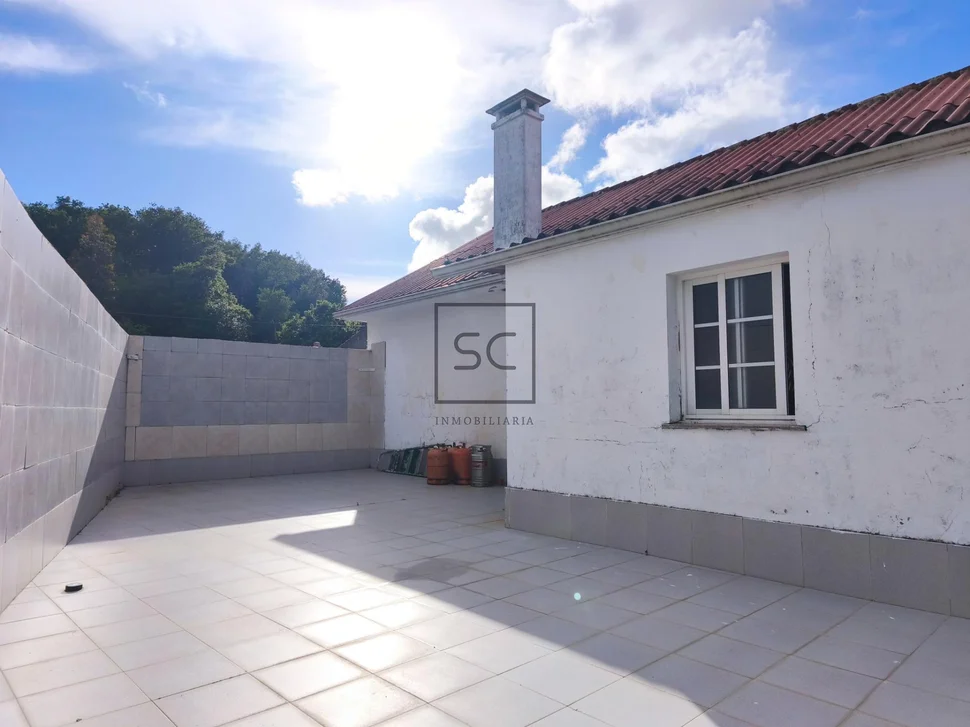 Casa con finca, bodegas y garaje en San Juan de Piñeiro, Mugardos.