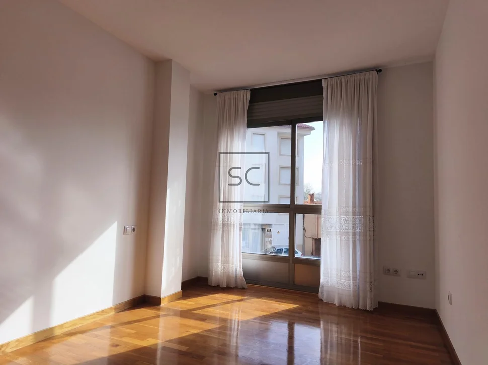 Apartamento con plaza de garaje y trastero en Ares