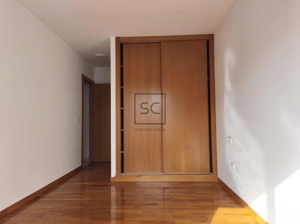 Apartamento con plaza de garaje y trastero en Ares