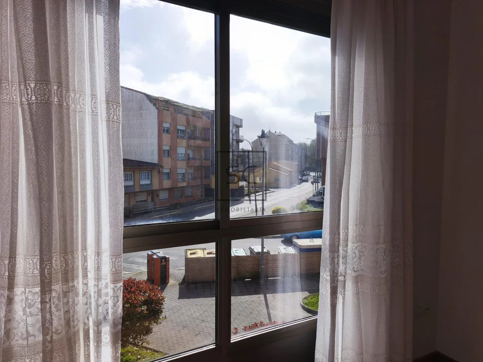 Apartamento con plaza de garaje y trastero en Ares