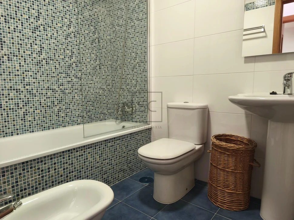 Apartamento con plaza de garaje y trastero en Ares