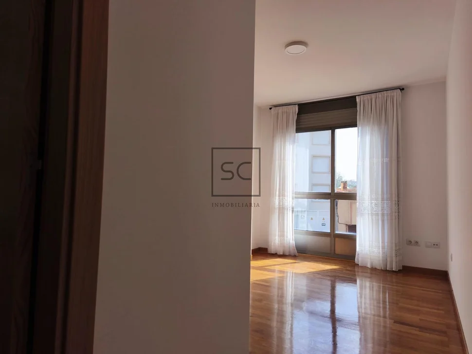 Apartamento con plaza de garaje y trastero en Ares