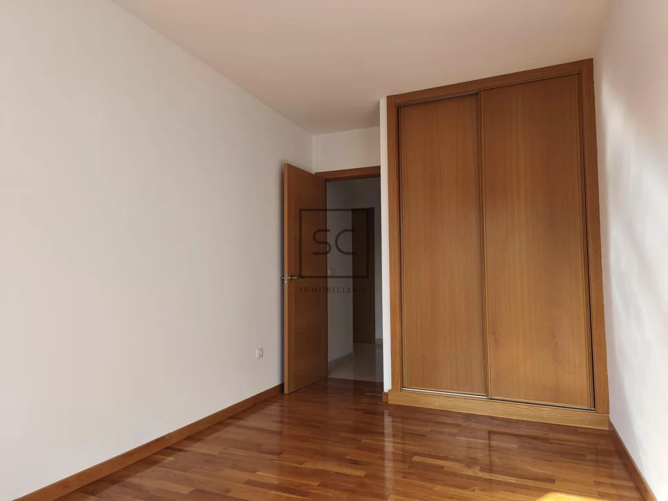 Apartamento con plaza de garaje y trastero en Ares