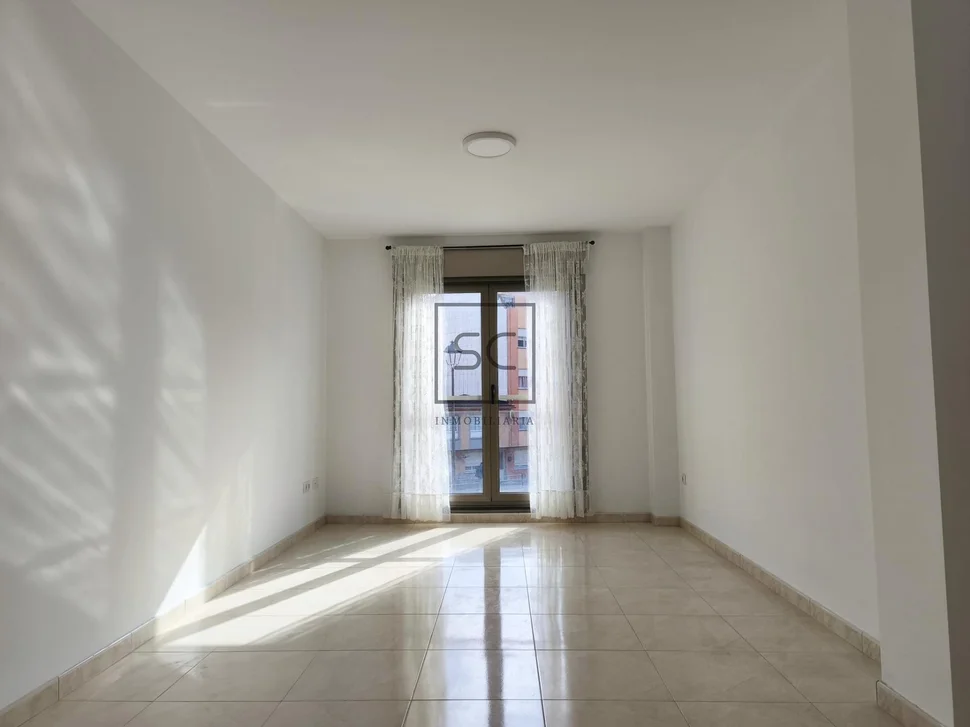 Apartamento con plaza de garaje y trastero en Ares