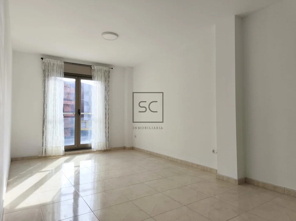 Apartamento con plaza de garaje y trastero en Ares