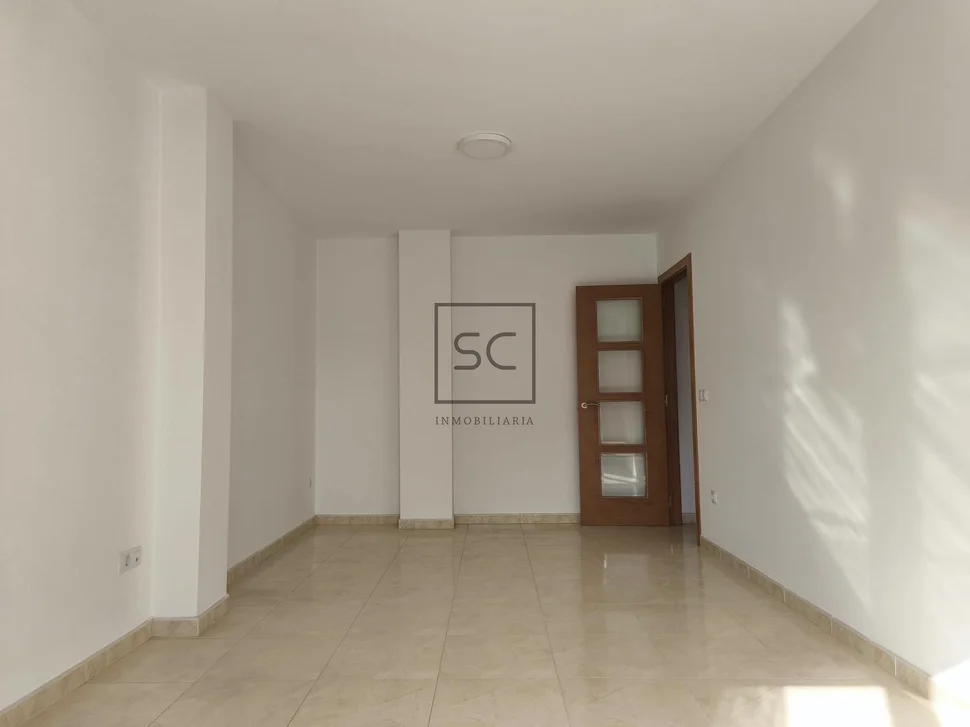 Apartamento con plaza de garaje y trastero en Ares