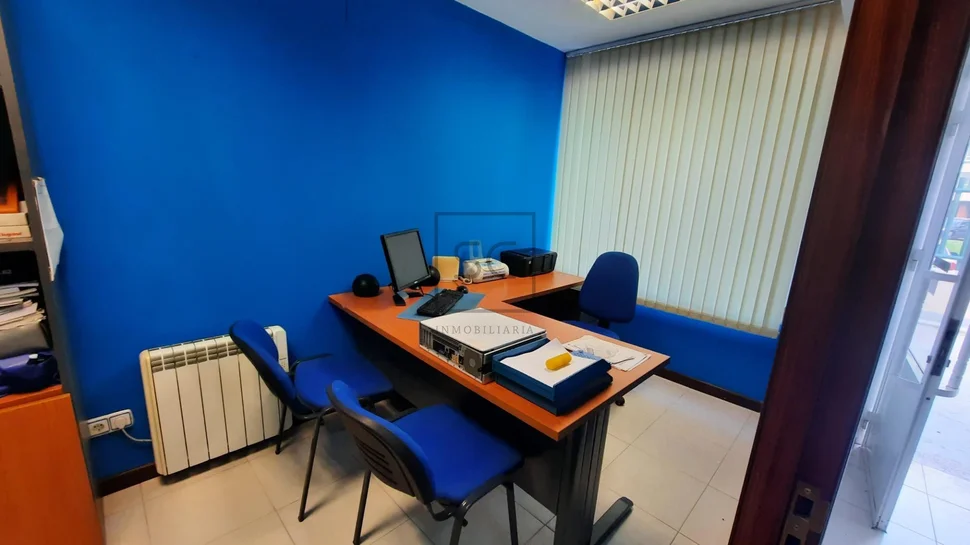 Bajo comercial en Caranza, Ferrol.