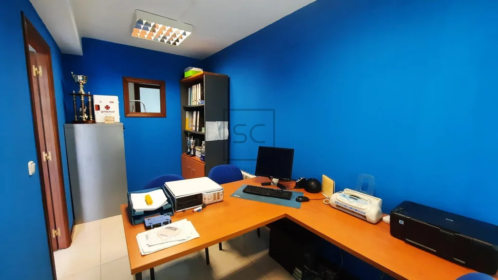 Bajo comercial en Caranza, Ferrol.