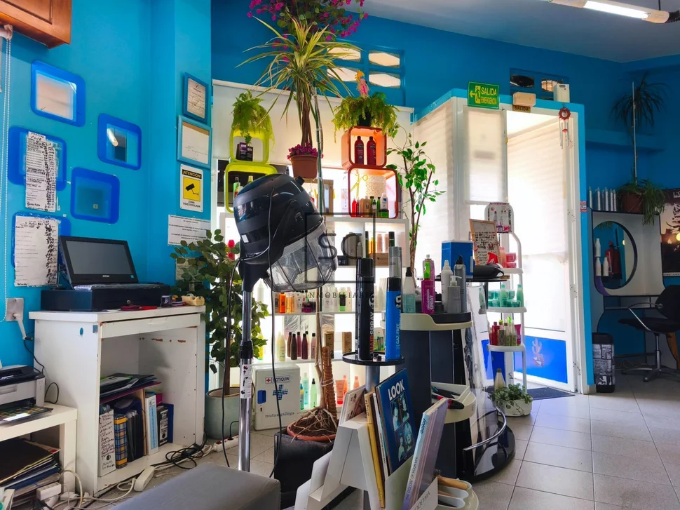 Peluquería totalmente equipada en Santa Marina, Ferrol