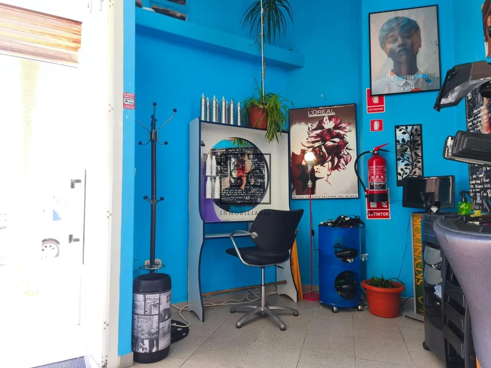 Peluquería totalmente equipada en Santa Marina, Ferrol