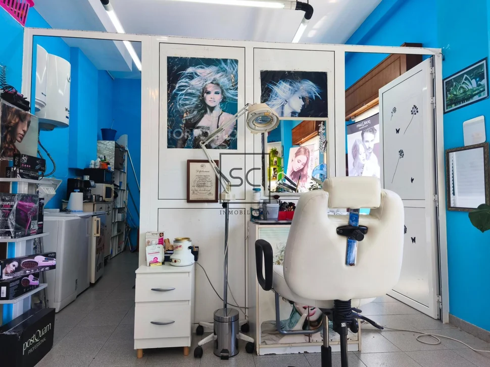 Peluquería totalmente equipada en Santa Marina, Ferrol