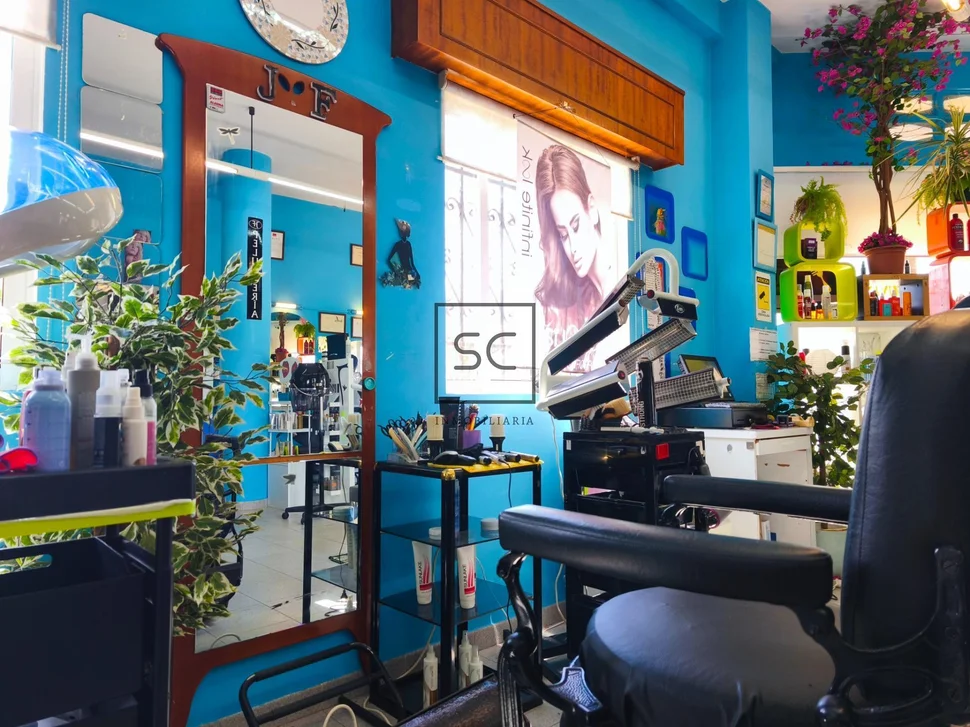 Peluquería totalmente equipada en Santa Marina, Ferrol