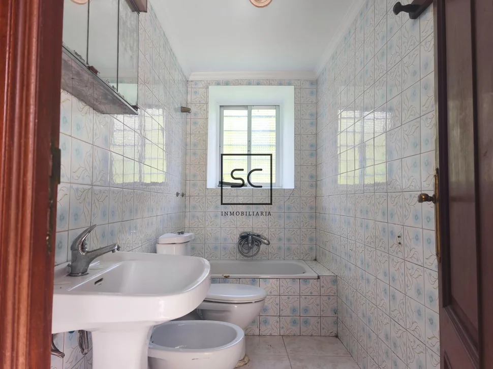 Casa con garaje y finca en San Román, Cedeira