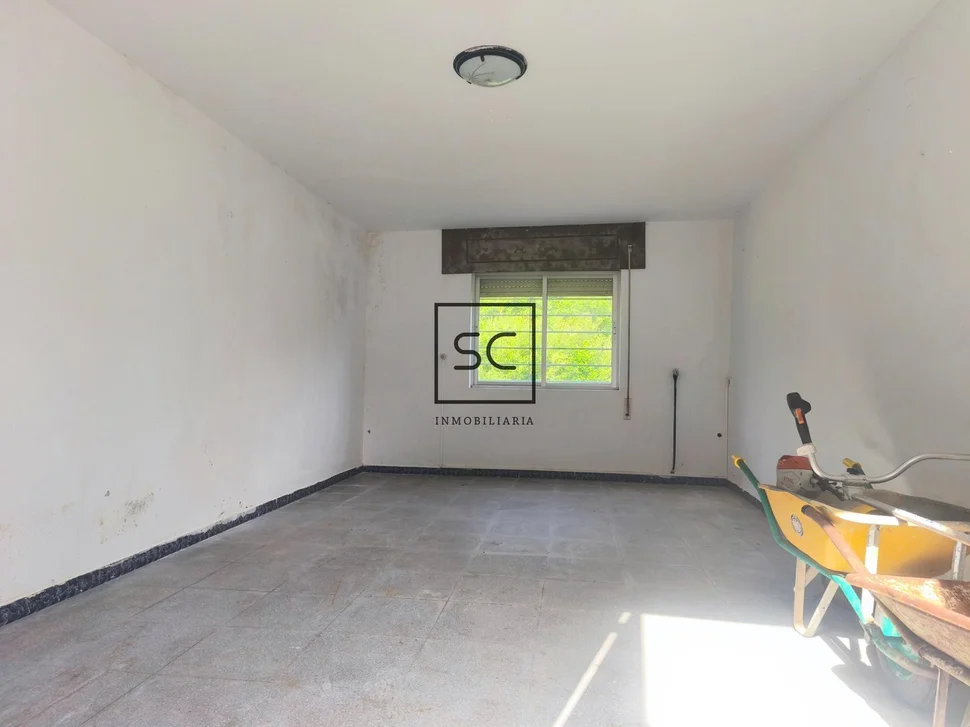 Casa con garaje y finca en San Román, Cedeira