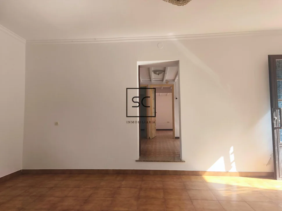 Casa con garaje y finca en San Román, Cedeira