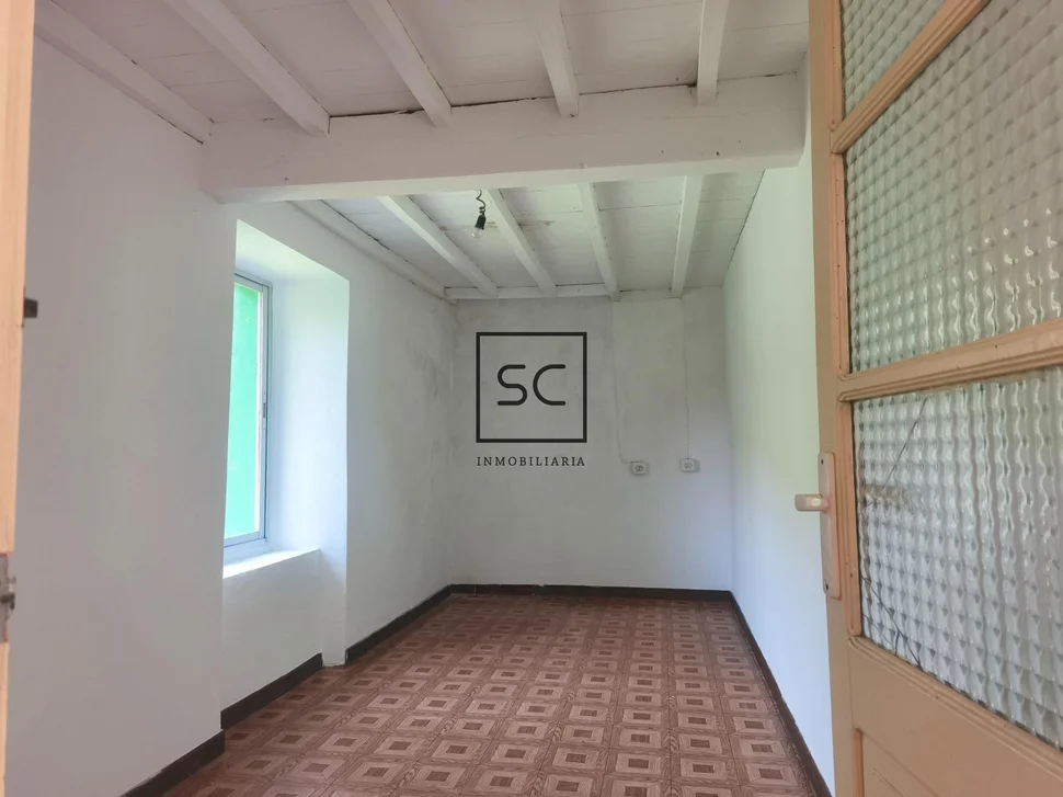 Casa con garaje y finca en San Román, Cedeira