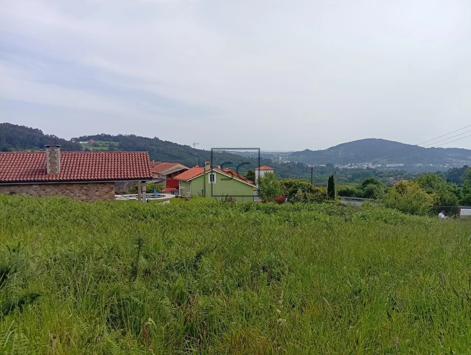 Finca edificable en Laraxe, Cabanas