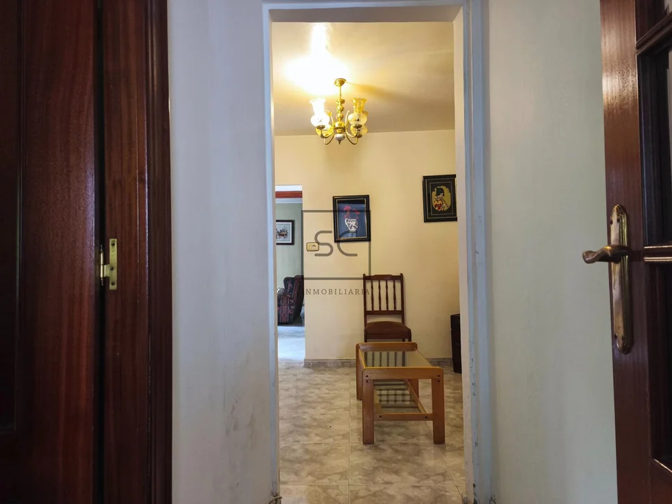 Casa pareada con finca y bodegas en Piñeiros, Narón.
