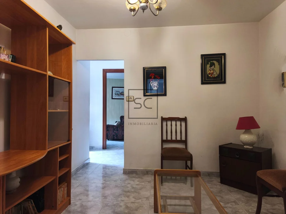 Casa pareada con finca y bodegas en Piñeiros, Narón.