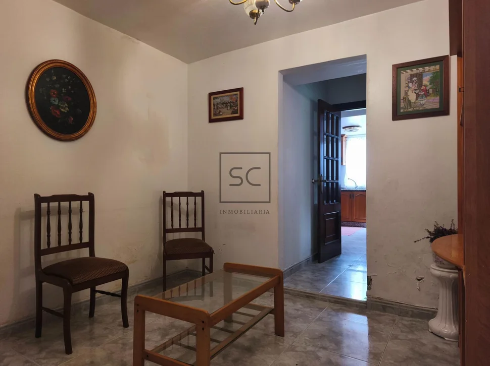 Casa pareada con finca y bodegas en Piñeiros, Narón.