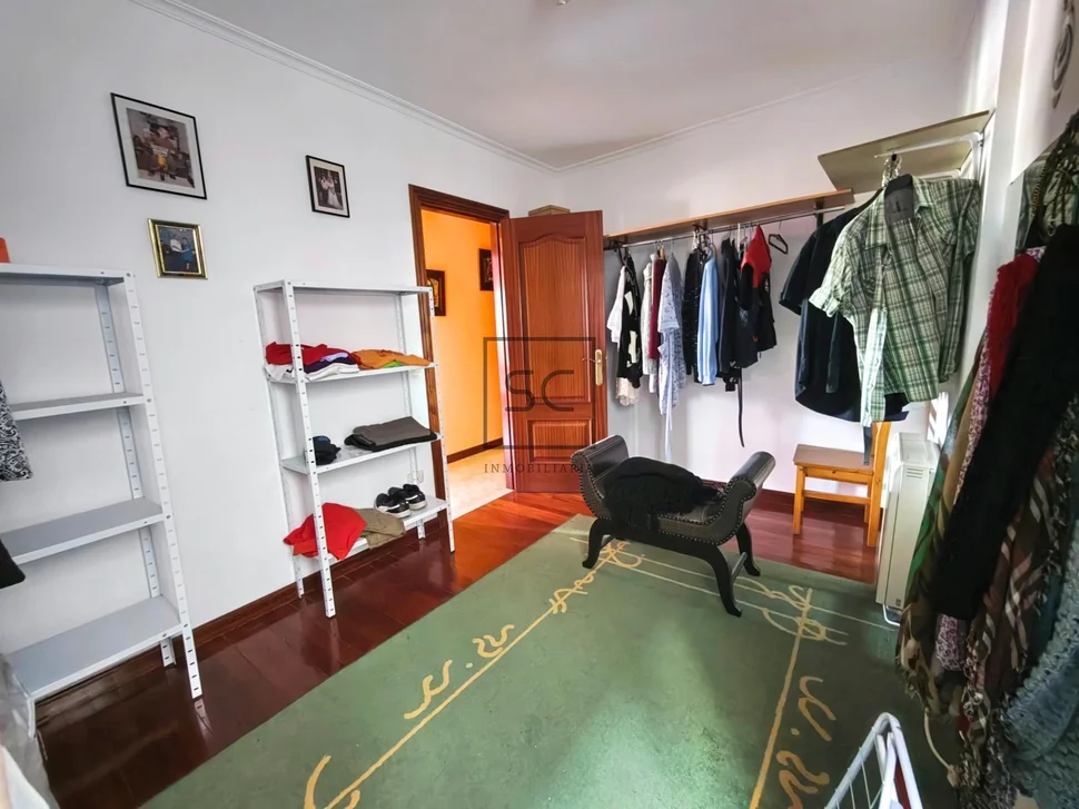 Piso con ascensor, garaje y trastero en Piñeiros, Narón.