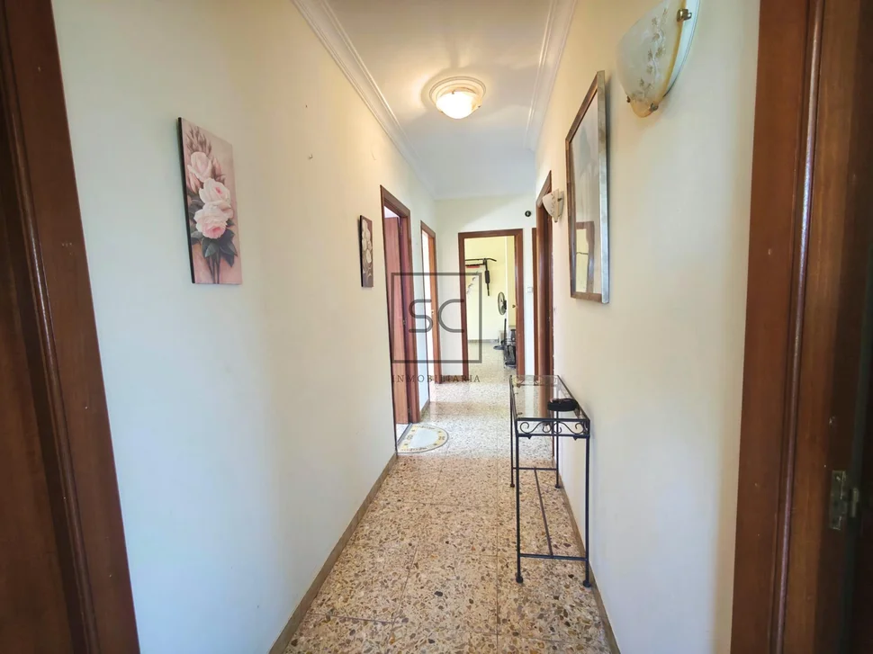 Casa independiente con dos viviendas y finca en Doso, Narón