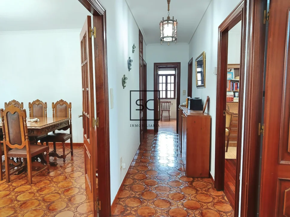 Chalet con finca y garaje en Narón.