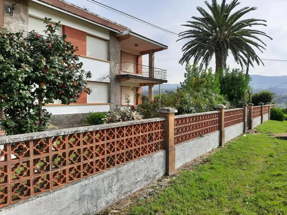 Se vende casa independiente con finca próxima a la playa en sequeiro, valdoviño