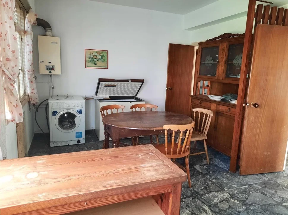 Se vende casa independiente con finca próxima a la playa en sequeiro, valdoviño
