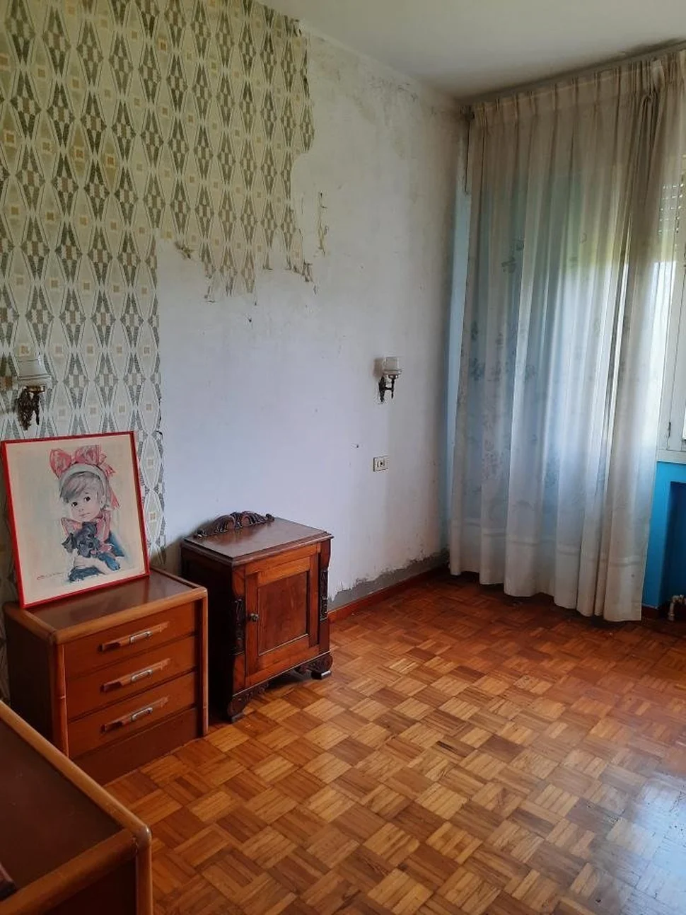 Se vende casa independiente con finca próxima a la playa en sequeiro, valdoviño