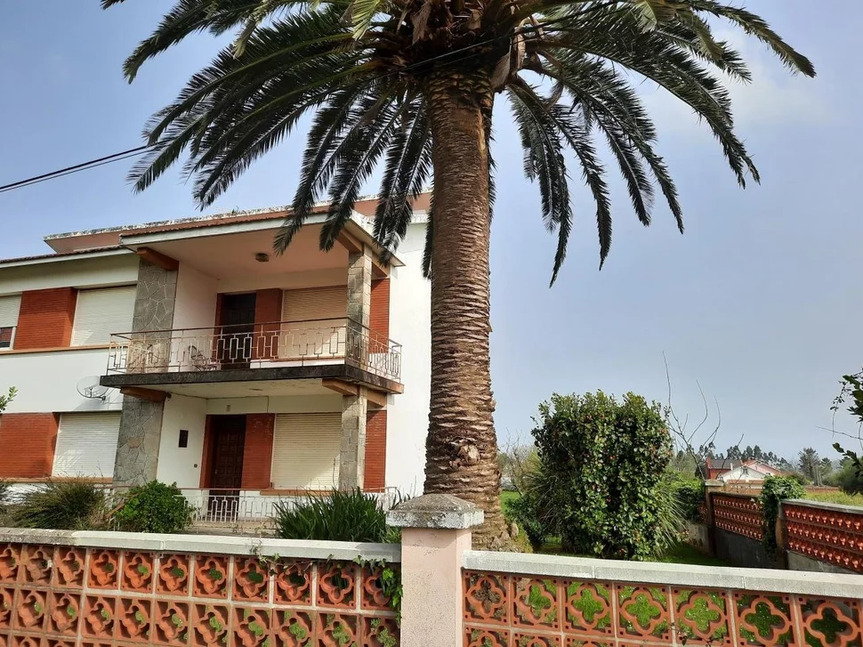 Se vende casa independiente con finca próxima a la playa en sequeiro, valdoviño