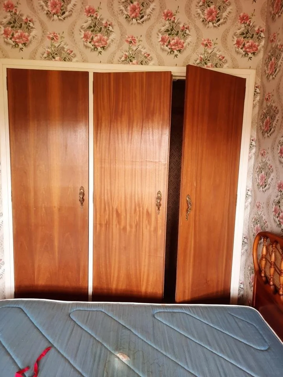 Se vende casa independiente con finca próxima a la playa en sequeiro, valdoviño