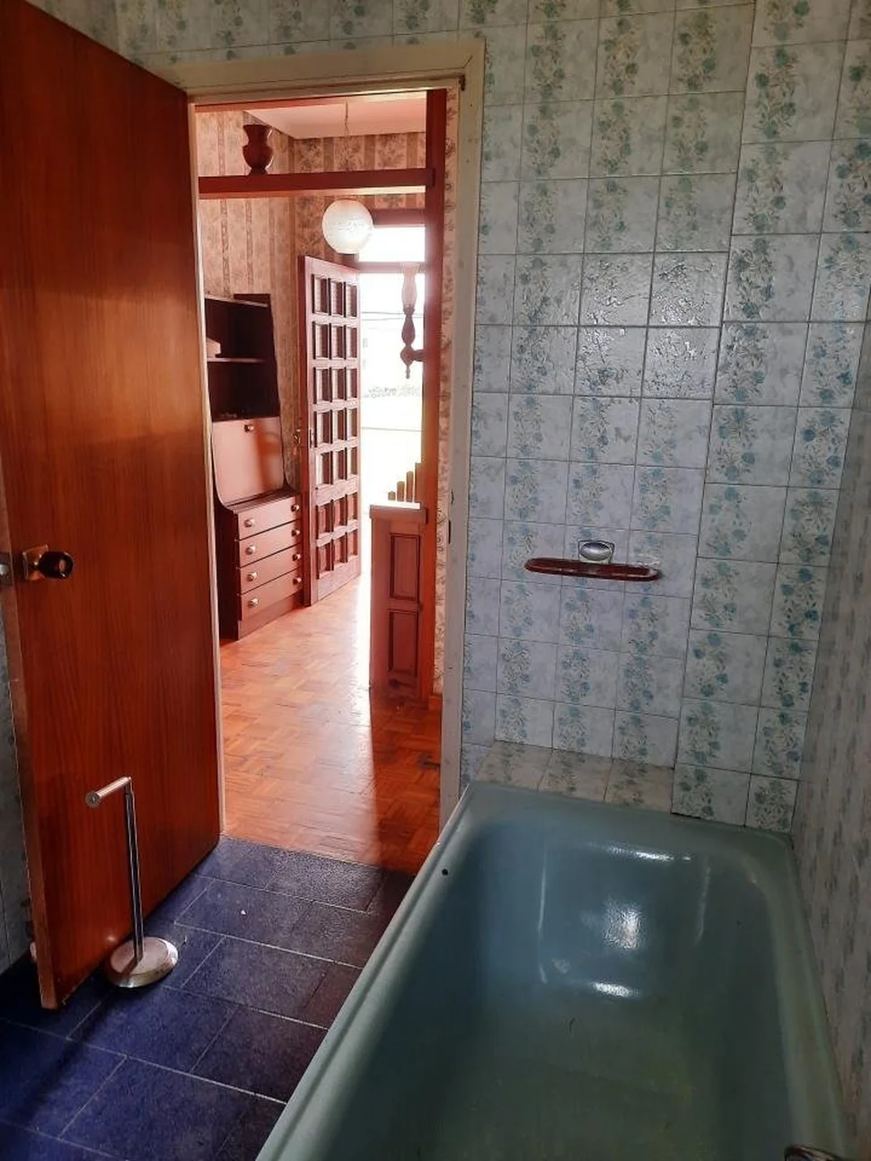 Se vende casa independiente con finca próxima a la playa en sequeiro, valdoviño