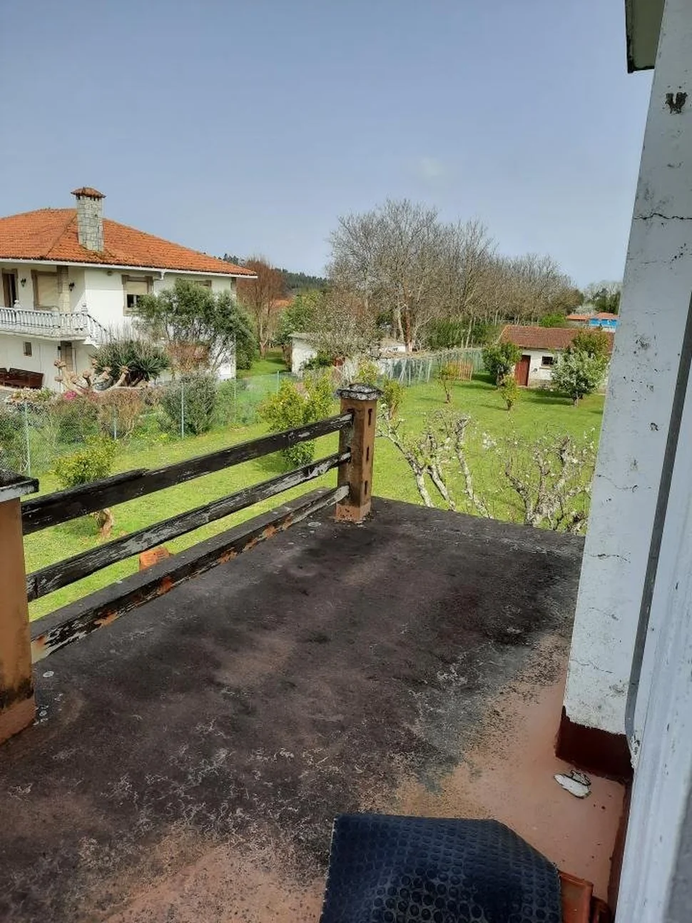 Se vende casa independiente con finca próxima a la playa en sequeiro, valdoviño