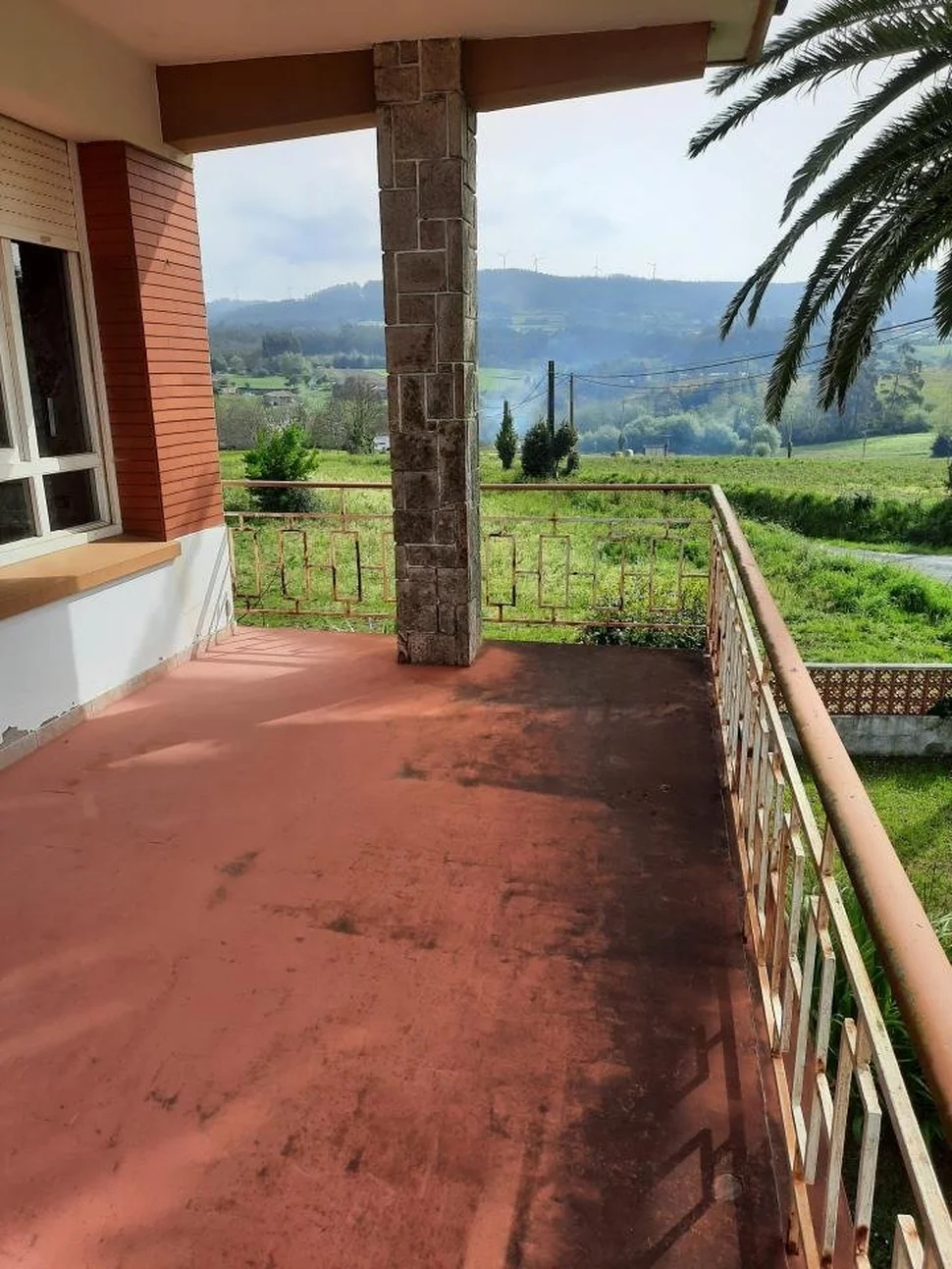 Se vende casa independiente con finca próxima a la playa en sequeiro, valdoviño
