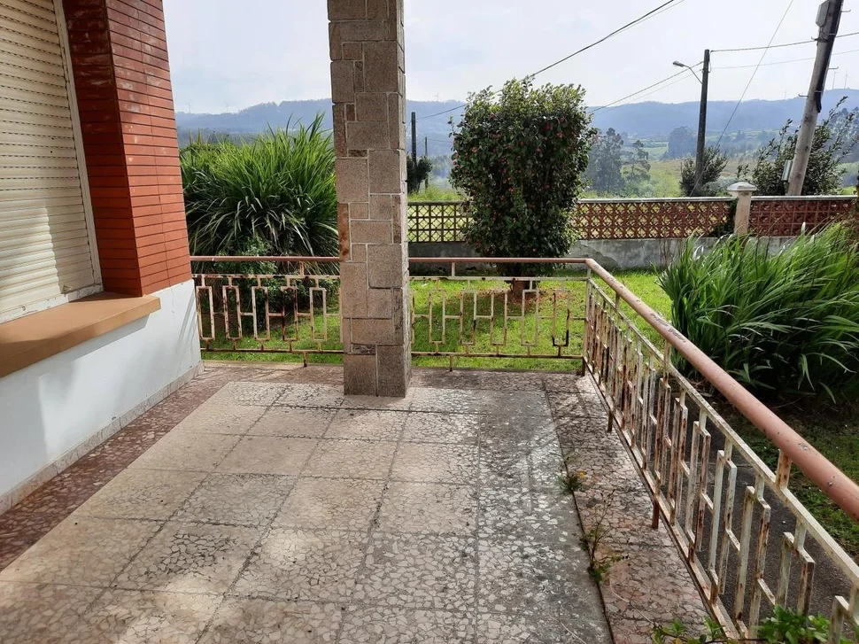 Se vende casa independiente con finca próxima a la playa en sequeiro, valdoviño