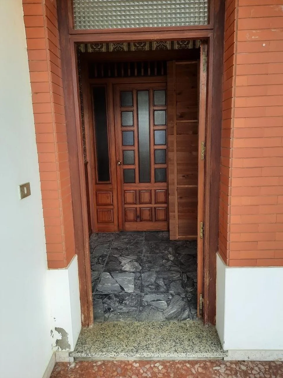 Se vende casa independiente con finca próxima a la playa en sequeiro, valdoviño