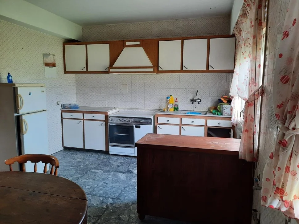 Se vende casa independiente con finca próxima a la playa en sequeiro, valdoviño