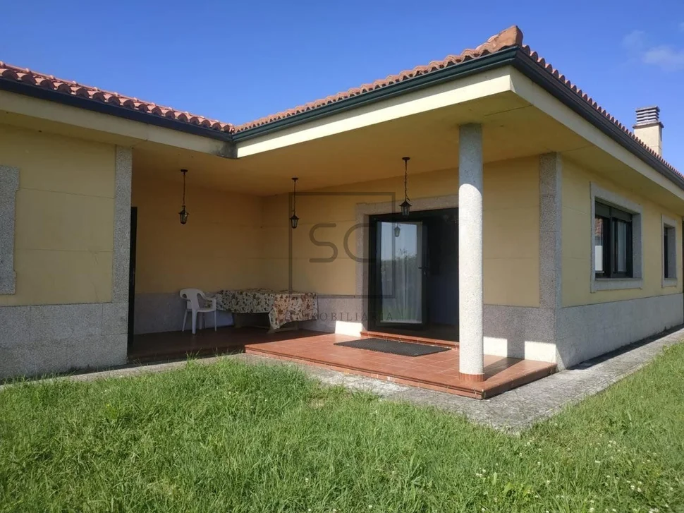 Casa con finca en lago, valdoviño