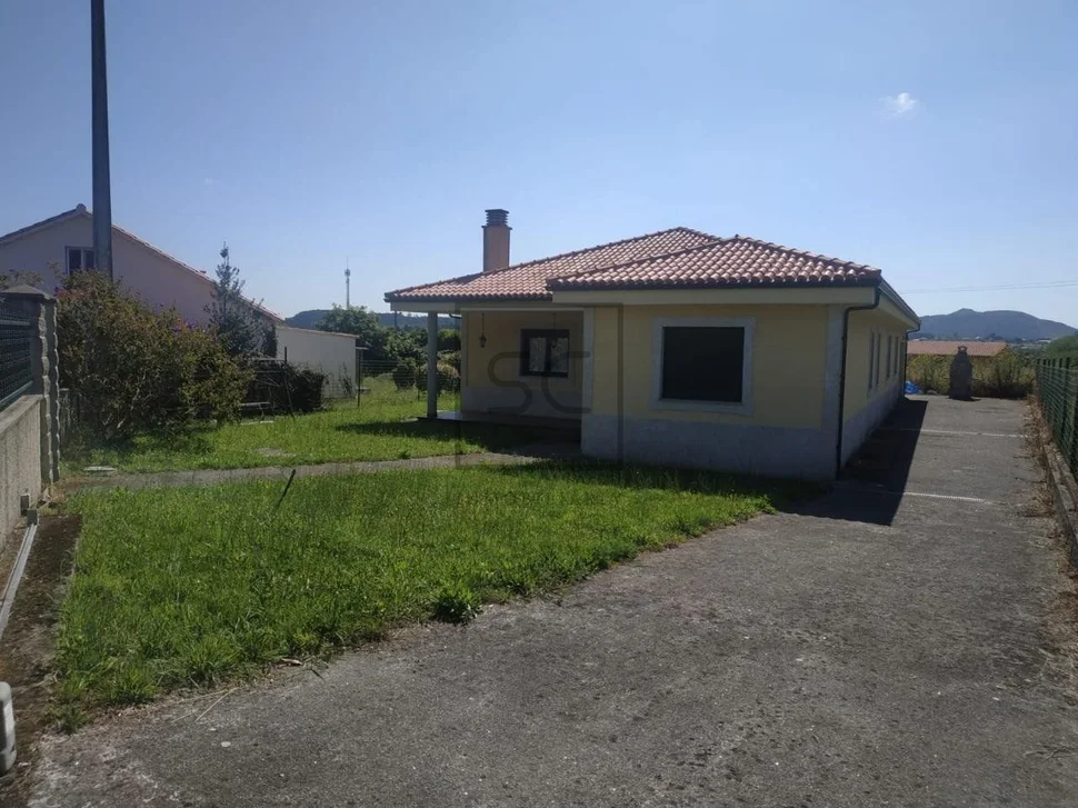 Casa con finca en lago, valdoviño