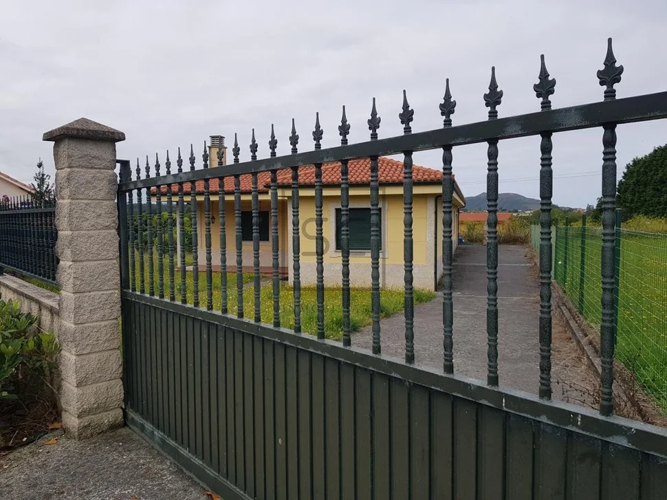 Casa con finca en lago, valdoviño