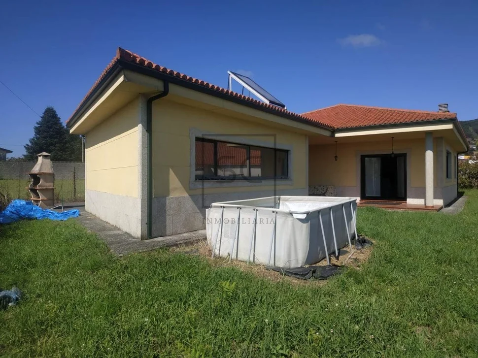 Casa con finca en lago, valdoviño