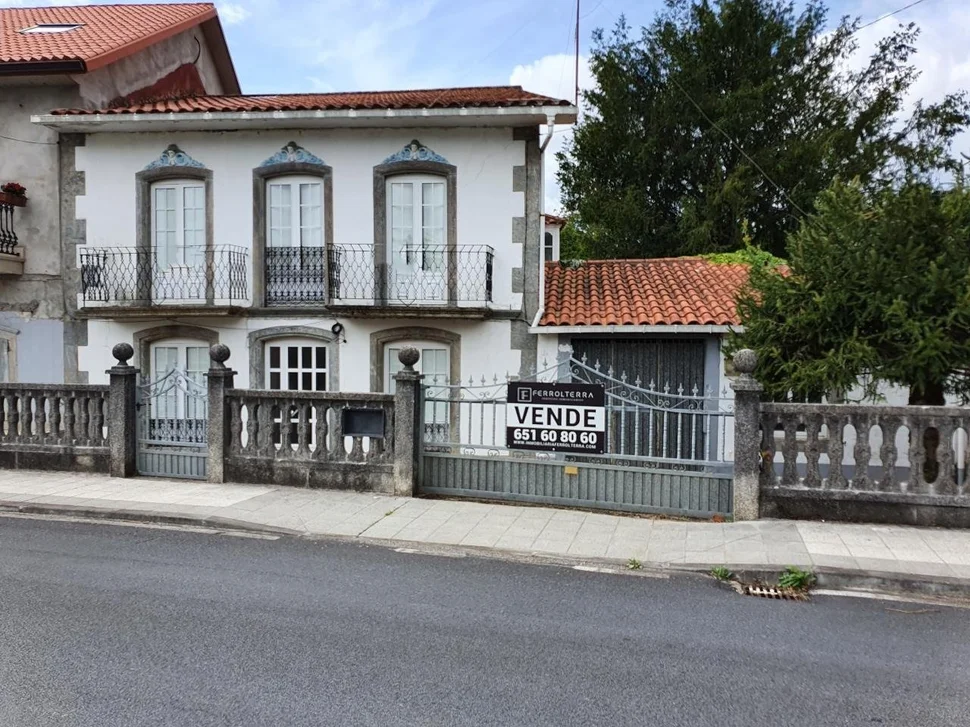 Casa con garaje, bodega y finca en san sadurnino
